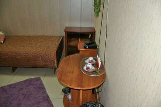 Гостиница Мега Уссурийск Стандартный двухместный номер с 2 отдельными кроватями и общей ванной комнатой-2