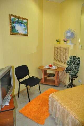 Гостиница Мега Уссурийск Двухместный номер с 1 кроватью и общей ванной комнатой-3