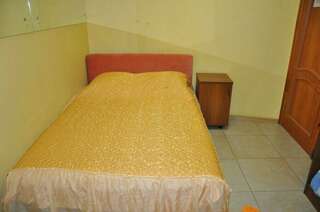 Гостиница Мега Уссурийск Двухместный номер с 1 кроватью и общей ванной комнатой-1